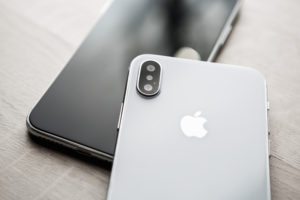 אייפון X משפיע גם על מניית אפל