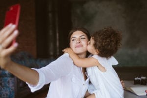 הורים לילדים מוצלחים עם קשר בריא