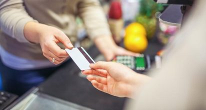 השוואה בין כרטיס אשראי שופרסל לבין כרטיס רמי לוי או ויקטורי