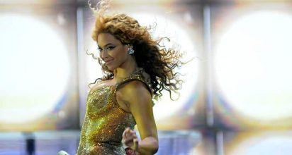 כמה מרוויחים מדי שעה מארק צוקרברג וביונסה?